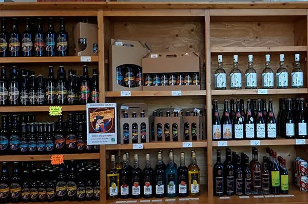 Vente de boissons artisanale, Vinay, La Halle Fermière